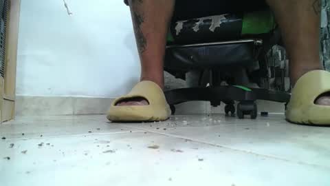 Snapshot of srfindomfeet_ chatting on April 14, 2026, 5:57 am sr master cum its my old account online show from April 14, 2026, 5:57 am