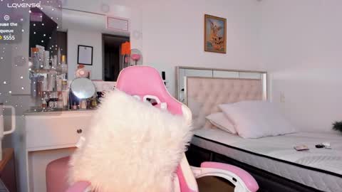 Snapshot of srita_laura chatting on January 19, 2025, 5:05 am Laura online show from January 19, 2025, 5:05 am