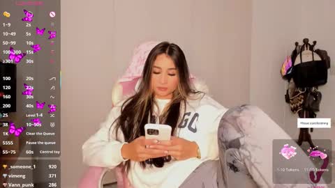 Snapshot of srita_laura chatting on March 2, 2026, 7:15 am Laura online show from March 2, 2026, 7:15 am