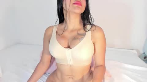 caroline massari online show from November 9, 2025, 4:38 pm