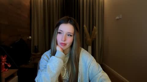 Chloe online show from June 28, 2026, 7:20 pm