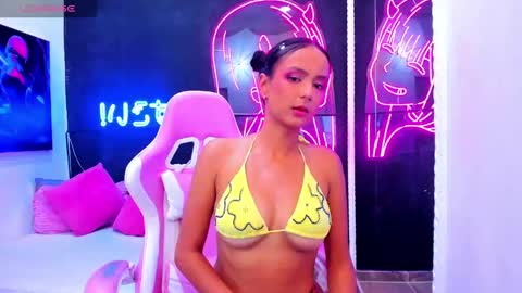 staarlightt online show from September 25, 2025, 8:34 pm