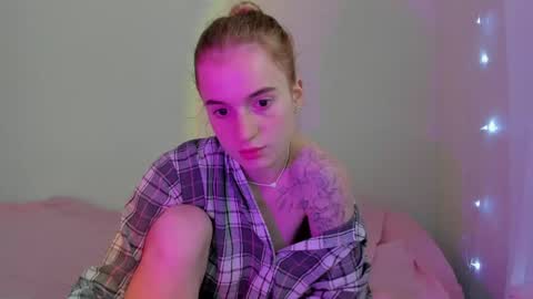 Snapshot of stacey_brow chatting on May 7, 2026, 1:55 am stacey online show from May 7, 2026, 1:55 am
