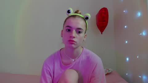 Snapshot of stacey_brow chatting on May 8, 2026, 1:33 am stacey online show from May 8, 2026, 1:33 am