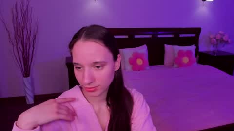 Snapshot of staceycutie chatting on April 4, 2026, 5:21 pm StaceyCutie online show from April 4, 2026, 5:21 pm