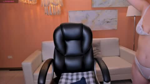 Snapshot of staceywood_ chatting on December 19, 2024, 4:57 pm Stacy Woods online show from December 19, 2024, 4:57 pm