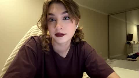 Elli online show from February 15, 2026, 2:03 pm