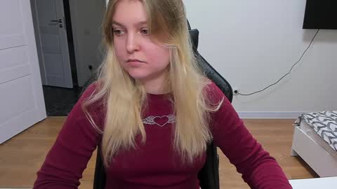 Snapshot of stacy_miraclee chatting on December 12, 2024, 4:10 pm Stacy  online show from December 12, 2024, 4:10 pm