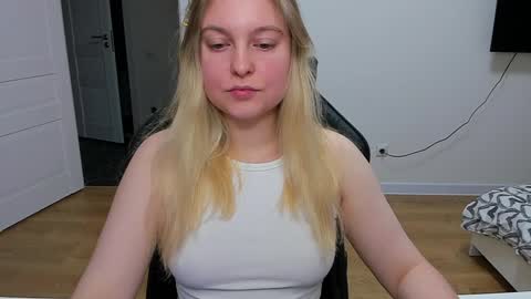 Snapshot of stacy_miraclee chatting on December 15, 2024, 6:37 pm Stacy  online show from December 15, 2024, 6:37 pm