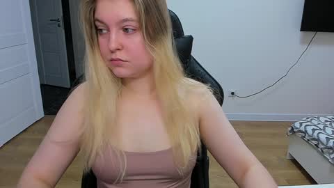 Snapshot of stacy_miraclee chatting on January 8, 2025, 9:53 am Stacy  online show from January 8, 2025, 9:53 am