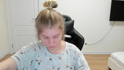 Snapshot of stacy_miraclee chatting on February 4, 2025, 4:50 pm Stacy  online show from February 4, 2025, 4:50 pm