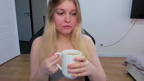 Snapshot of stacy_miraclee chatting on February 17, 2025, 12:16 pm Stacy  online show from February 17, 2025, 12:16 pm