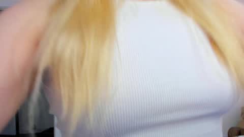 Snapshot of stacy_miraclee chatting on March 10, 2025, 12:37 pm Stacy  online show from March 10, 2025, 12:37 pm