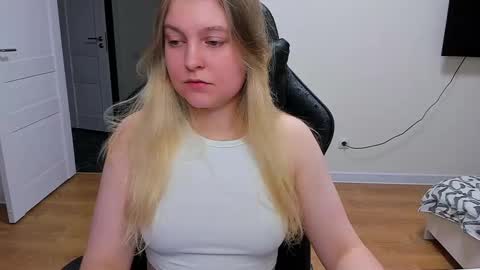 Snapshot of stacy_miraclee chatting on March 11, 2025, 8:20 pm Stacy  online show from March 11, 2025, 8:20 pm