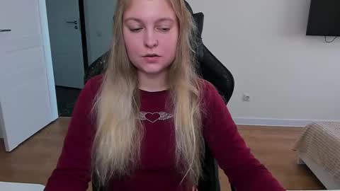 Snapshot of stacy_miraclee chatting on September 9, 2025, 2:16 pm Stacy  online show from September 9, 2025, 2:16 pm