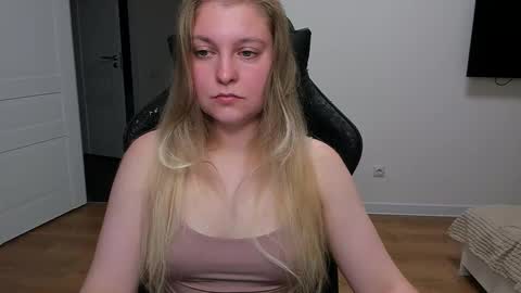 Snapshot of stacy_miraclee chatting on September 15, 2025, 4:18 pm Stacy  online show from September 15, 2025, 4:18 pm