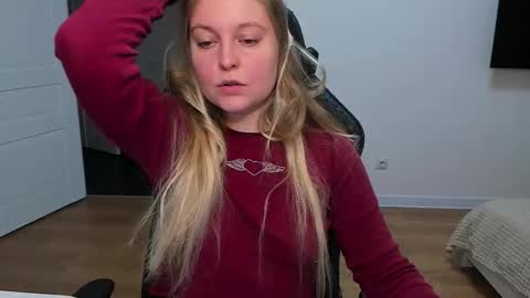 Stacy  online show from November 13, 2025, 11:42 am