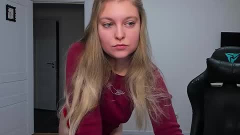 Stacy  online show from December 18, 2025, 3:18 pm