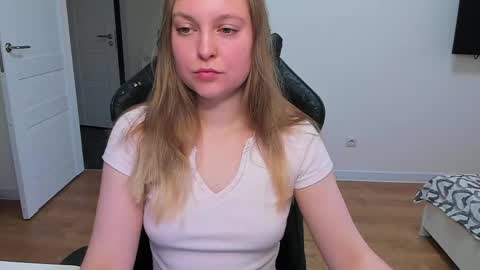 Snapshot of stacy_miraclee chatting on May 14, 2026, 6:15 pm Stacy online show from May 14, 2026, 6:15 pm