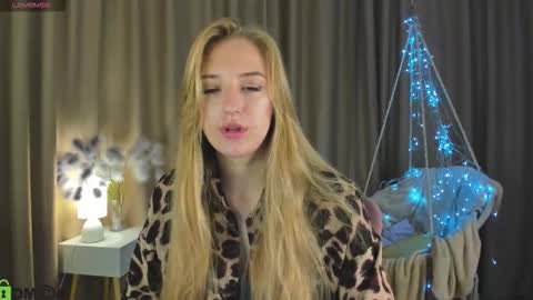 Snapshot of stacy_riiver chatting on October 12, 2025, 9:19 am Stacy Mon Tue Wed Thu Fri Sun GMT GMT 3 1000am - 0400pm online show from October 12, 2025, 9:19 am