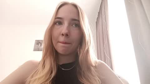 Mila online show from March 1, 2026, 8:05 am