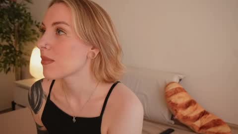 Kristina online show from April 18, 2026, 1:37 pm