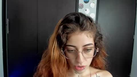 Snapshot of star_shooting chatting on October 11, 2025, 8:40 pm star_shooting online show from October 11, 2025, 8:40 pm