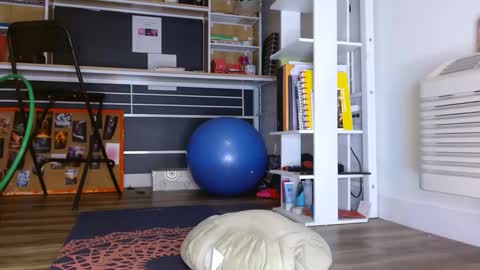 Snapshot of stara_dreams chatting on December 19, 2024, 8:55 pm Stara Winters online show from December 19, 2024, 8:55 pm