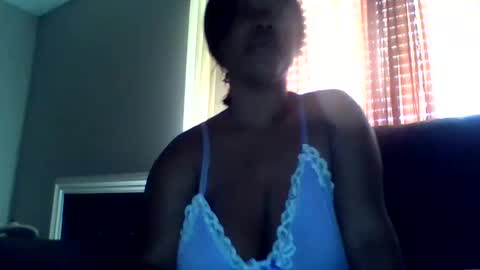 Snapshot of starlebomb chatting on March 23, 2026, 2:10 pm starlebomb online show from March 23, 2026, 2:10 pm