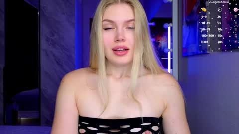 Snapshot of starlight_2004 chatting on March 30, 2026, 2:56 am Caroline online show from March 30, 2026, 2:56 am