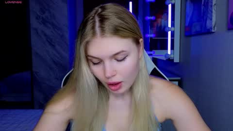 Snapshot of starlight_2004 chatting on April 8, 2026, 4:01 am Caroline online show from April 8, 2026, 4:01 am