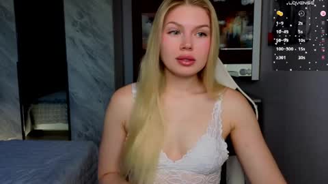 Snapshot of starlight_2004 chatting on May 1, 2026, 3:00 am Caroline online show from May 1, 2026, 3:00 am
