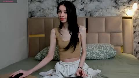 Snapshot of starry_violet chatting on March 19, 2026, 9:41 pm Hello my name is Amanda online show from March 19, 2026, 9:41 pm