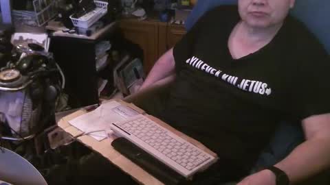 Snapshot of starterxyman chatting on November 19, 2025, 11:10 am starterxyman online show from November 19, 2025, 11:10 am