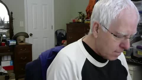 stasw20 online show from January 8, 2025, 6:52 pm