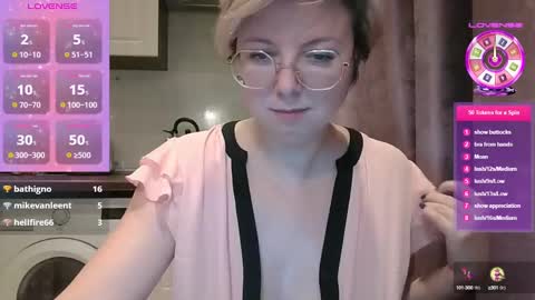 Snapshot of stasya_07 chatting on December 7, 2024, 12:08 am Stasya online show from December 7, 2024, 12:08 am