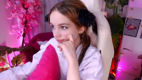 MONICA online show from November 18, 2025, 12:31 pm