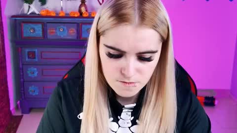 stef_nicks online show from October 30, 2025, 9:00 am