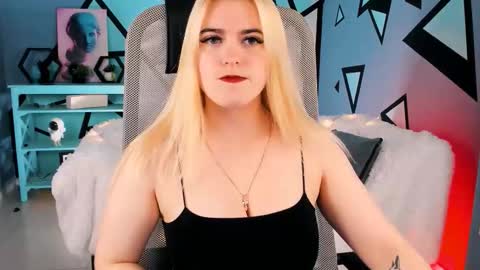 stef_nicks online show from November 16, 2025, 9:04 am