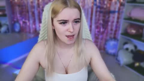 stef_nicks online show from February 12, 2026, 9:04 am