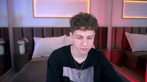 Snapshot of stefanbev chatting on February 7, 2026, 8:45 pm Esrefan online show from February 7, 2026, 8:45 pm