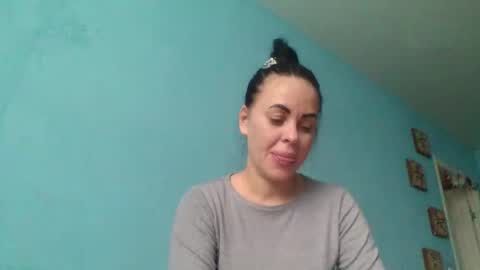 Snapshot of stefaniyax chatting on October 19, 2025, 9:10 am stefaniyax online show from October 19, 2025, 9:10 am
