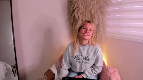 Snapshot of stefannny_ chatting on January 2, 2025, 12:35 pm Stefanny online show from January 2, 2025, 12:35 pm