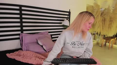 Snapshot of stefannny_ chatting on January 7, 2025, 12:20 pm Stefanny online show from January 7, 2025, 12:20 pm