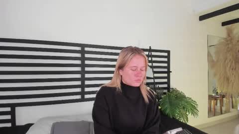 Snapshot of stefannny_ chatting on February 18, 2025, 12:28 pm Stefanny online show from February 18, 2025, 12:28 pm