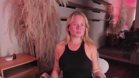 Snapshot of stefannny_ chatting on March 6, 2025, 3:35 pm Stefanny online show from March 6, 2025, 3:35 pm