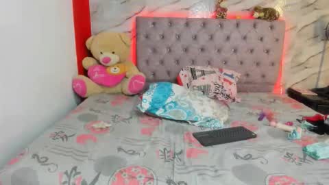 stefany_andruw online show from October 22, 2025, 5:56 pm