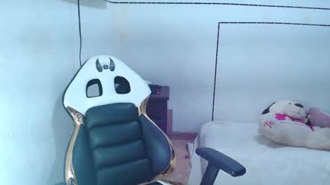 StefiAlizon online show from November 6, 2025, 4:13 am