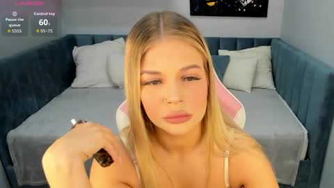 Snapshot of stella_leee chatting on March 24, 2026, 12:04 am Stella Leee online show from March 24, 2026, 12:04 am