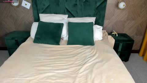 Snapshot of stella_leee chatting on April 12, 2026, 11:32 pm Stella Leee online show from April 12, 2026, 11:32 pm